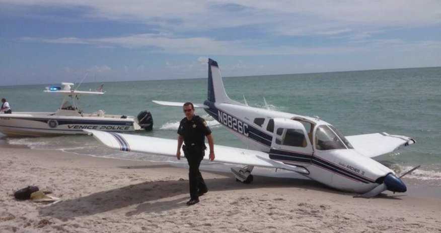 Во Флориде самолет потерпел крушение недалеко от пляжа Во Флориде самолет потерпел крушение недалеко от пляжа