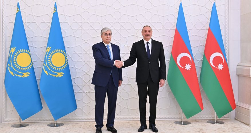 Prezident Tokayevi təbrik edib Prezident Tokayevi təbrik edib