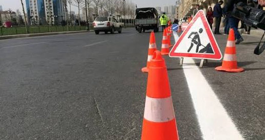 Bakının Rövşən Əliyev küçəsinin bir hissəsində nəqliyyatın hərəkəti məhdudlaşdırılacaq Bakının Rövşən Əliyev küçəsinin bir hissəsində nəqliyyatın hərəkəti məhdudlaşdırılacaq