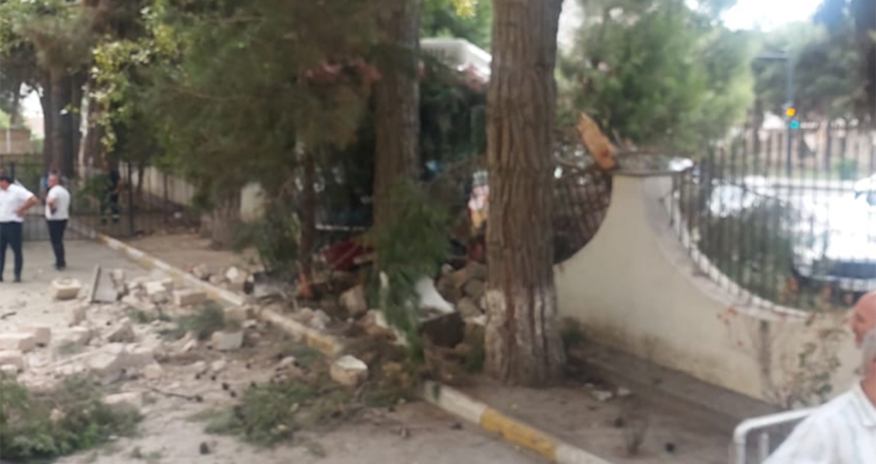 Bakıda 51 nömrəli avtobus 3 avtomobillə toqquşub, yaralananlar var Bakıda 51 nömrəli avtobus 3 avtomobillə toqquşub, yaralananlar var