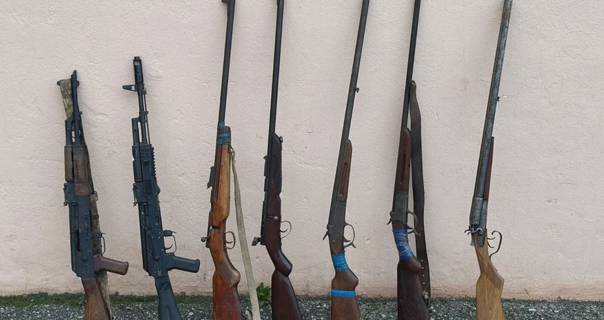 Полиция Азербайджана за сутки изъяла 8 единиц оружия и 1,3 кг наркотиков Полиция Азербайджана за сутки изъяла 8 единиц оружия и 1,3 кг наркотиков