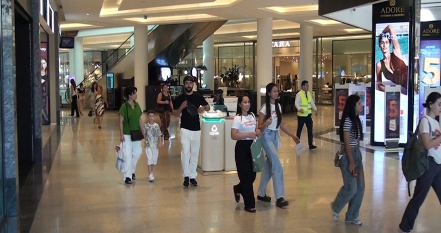 “Gənclik Mall”da texniki xəta səbəbindən xəbərdarlıq sistemi işə düşüb “Gənclik Mall”da texniki xəta səbəbindən xəbərdarlıq sistemi işə düşüb