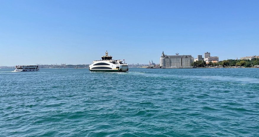 КСИР пригрозил ударами по нефтяным танкерам в портах Кувейта и Бахрейна КСИР пригрозил ударами по нефтяным танкерам в портах Кувейта и Бахрейна