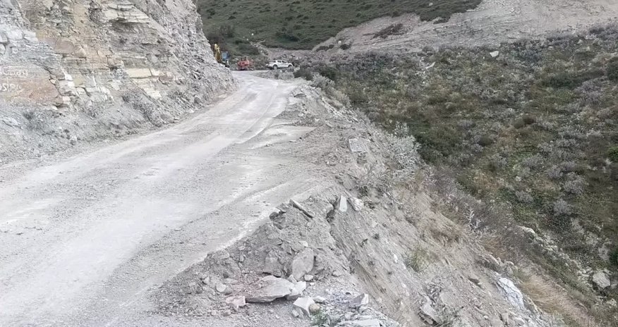Xınalıq yolunda sürüşmə olub Xınalıq yolunda sürüşmə olub