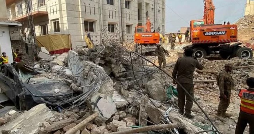 Pakistanda bomba yüklü maşın məscidə çırpılıb -Ölənlər var Pakistanda bomba yüklü maşın məscidə çırpılıb -Ölənlər var