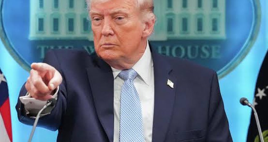 Трамп запретил доступ в Белый дом журналистам CNN, MSNBC и Politico Трамп запретил доступ в Белый дом журналистам CNN, MSNBC и Politico