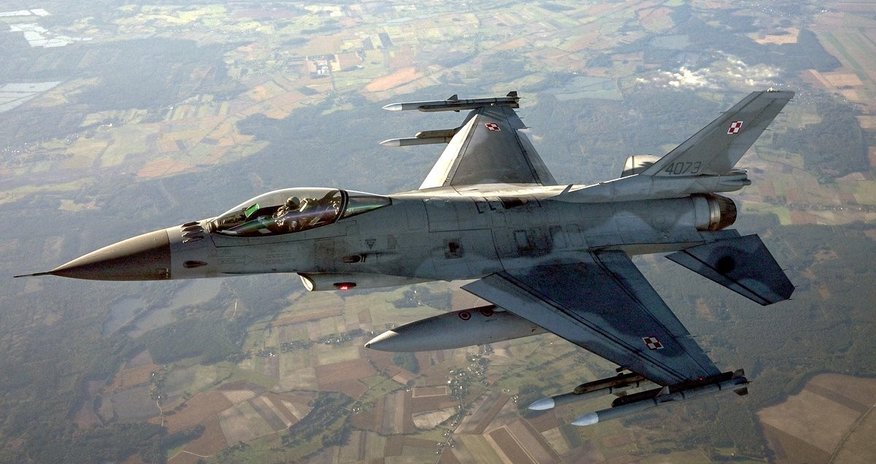 Американский F-16 перехватил самолет над резиденцией Трампа Американский F-16 перехватил самолет над резиденцией Трампа