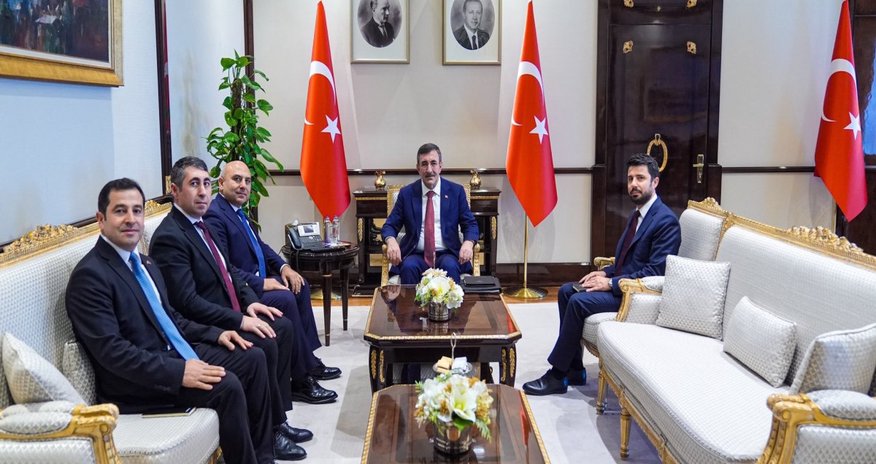 Türkiyənin vitse-prezidenti Azərbaycanın yeni səfiri ilə görüşüb Türkiyənin vitse-prezidenti Azərbaycanın yeni səfiri ilə görüşüb