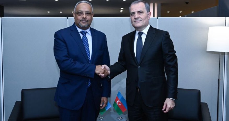 Ceyhun Bayramov Cibuti XİN başçısı ilə ikitərəfli münasibətləri müzakirə edib Ceyhun Bayramov Cibuti XİN başçısı ilə ikitərəfli münasibətləri müzakirə edib