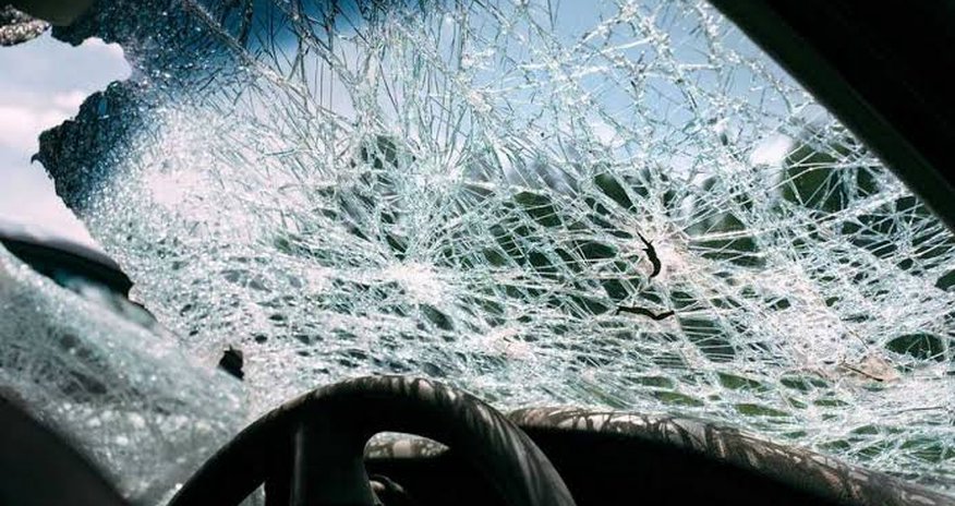 В Сальяне три человека пострадали при опрокидывании автомобиля В Сальяне три человека пострадали при опрокидывании автомобиля