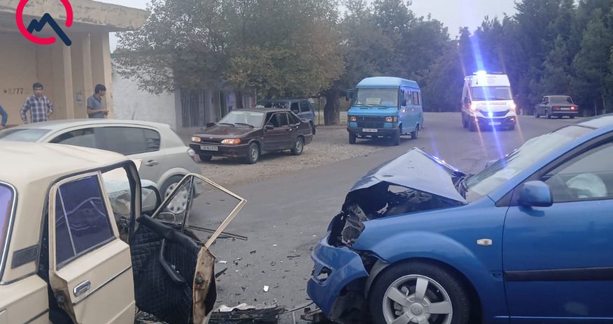 Bərdədə iki avtomobil toqquşub, xəsarət alanlar var Bərdədə iki avtomobil toqquşub, xəsarət alanlar var
