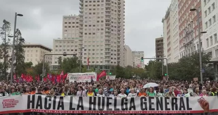 Около 70 тыс. человек вышли на акцию против жилищного кризиса в Мадриде Около 70 тыс. человек вышли на акцию против жилищного кризиса в Мадриде