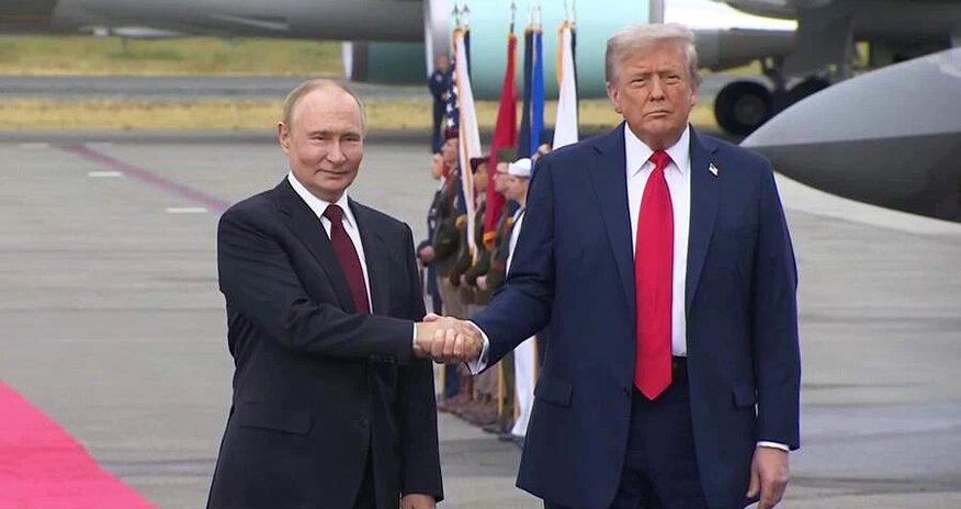 Трамп сообщил о предстоящем телефонном разговоре с Путиным Трамп сообщил о предстоящем телефонном разговоре с Путиным