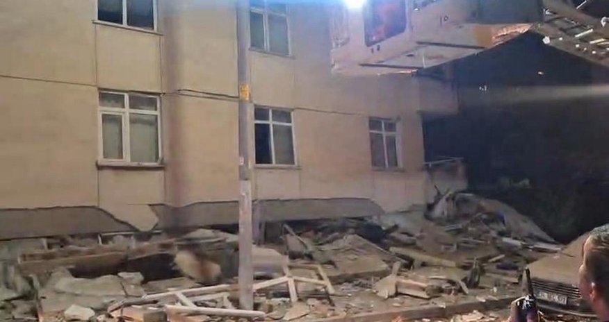 Residential building collapses in Istanbul Residential building collapses in Istanbul