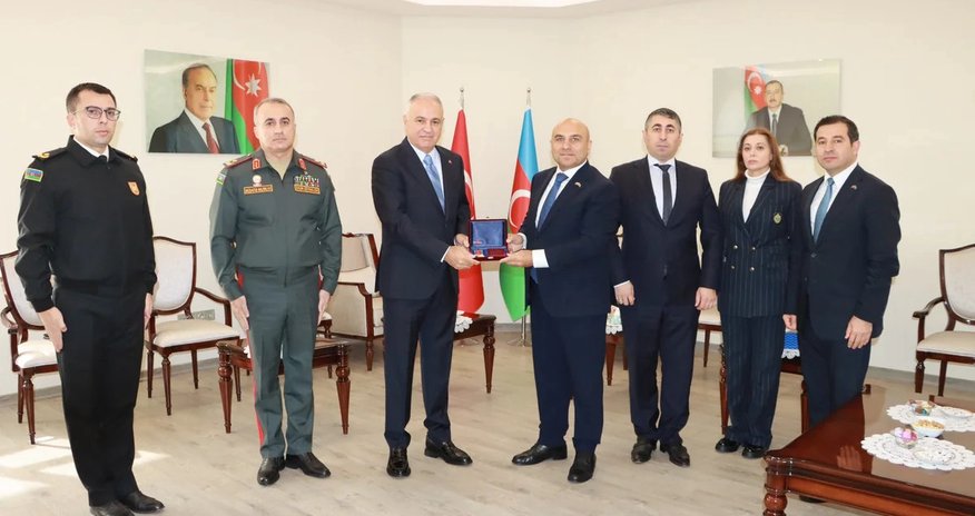 Türkiyəli generala Azərbaycanın hərbi əməkdaşlıq medalı təqdim olunub Türkiyəli generala Azərbaycanın hərbi əməkdaşlıq medalı təqdim olunub