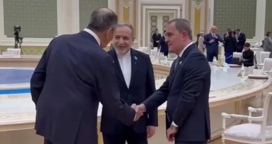 Bayramov, Lavrov və Əraqçi MDB sammitindən əvvəl qısa söhbət ediblər Bayramov, Lavrov və Əraqçi MDB sammitindən əvvəl qısa söhbət ediblər