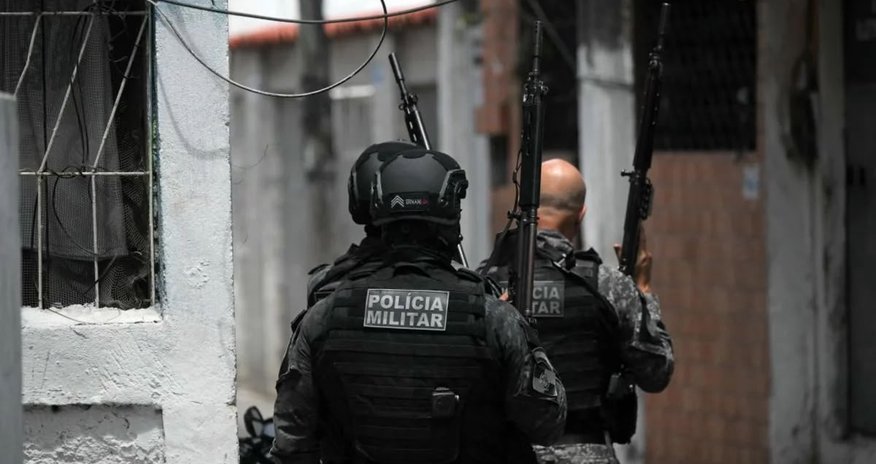 В Бразилии спецназ ликвидировал мужчину, захватившего 13 детей в заложники В Бразилии спецназ ликвидировал мужчину, захватившего 13 детей в заложники