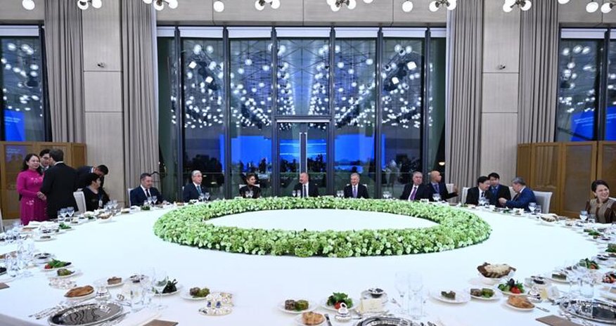 Prezident İlham Əliyevin adından AQEM-in 7-ci Zirvə Görüşünün iştirakçılarının şərəfinə şam yeməyi verilib Prezident İlham Əliyevin adından AQEM-in 7-ci Zirvə Görüşünün iştirakçılarının şərəfinə şam yeməyi verilib