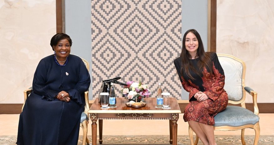 Leyla Əliyeva Səmərqənddə Zimbabvenin birinci xanımı ilə görüşüb Leyla Əliyeva Səmərqənddə Zimbabvenin birinci xanımı ilə görüşüb